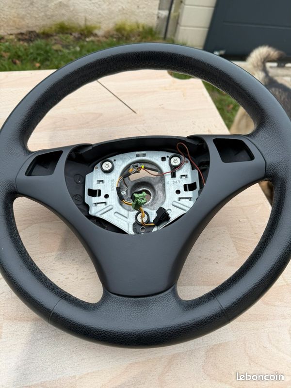 Volant Cuir/Alcantara Pour BMW Série 3 E90 - Modèle 10-896, Neuf Re-couvert