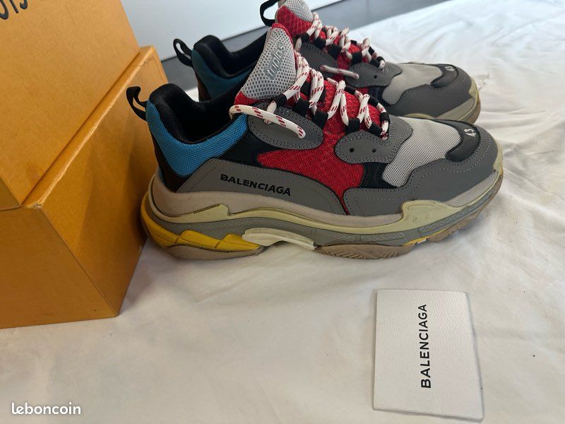 BALENCIAGA Triple S (image 5)