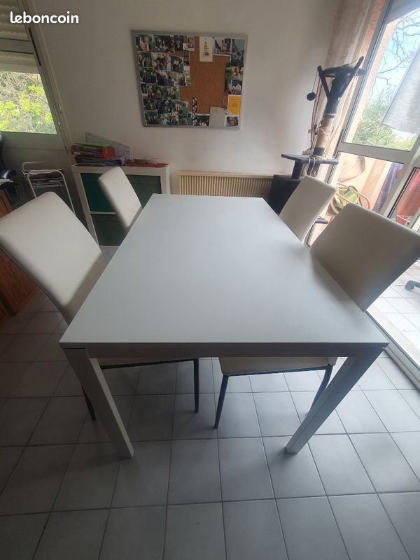 Ensemble Table et Chaises (image 1)