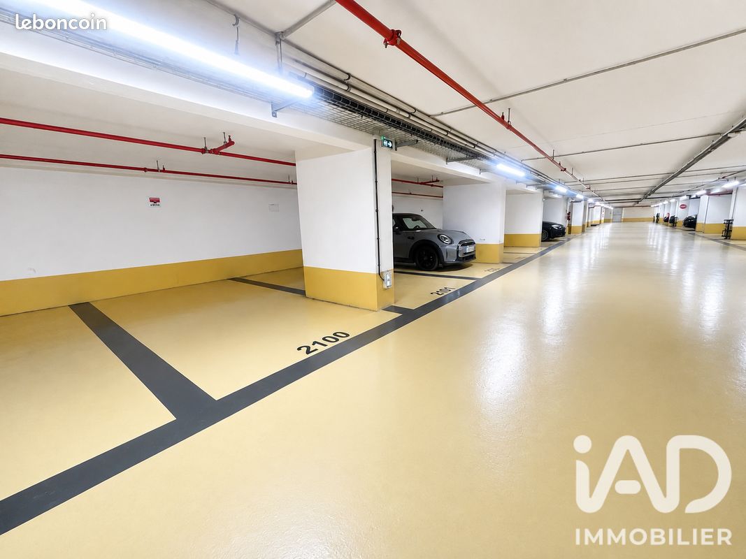 Parking 12 m² · à Courbevoie · 12 m² · 24 000 €