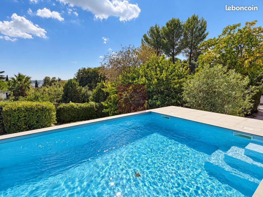 Maison 6 pièces 228 m² · à Castelnau-le-Lez · 228 m² · 4 290 €/mois
