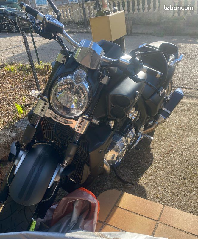 Vmax 1700 Black full OTEC état neuf Motos