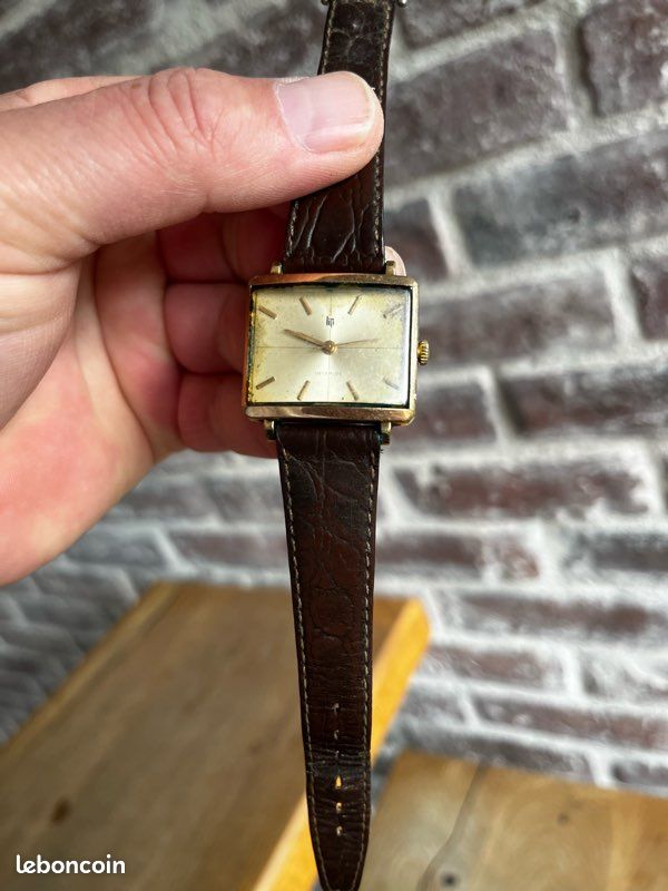 Cadran De Montre LIP Ancien - Dimensions 20,50 X 27,60 Mm - Métal - Occasion