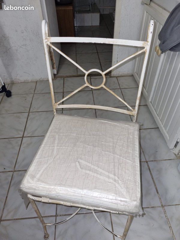 Table et chaise en fer forgé (image 1)