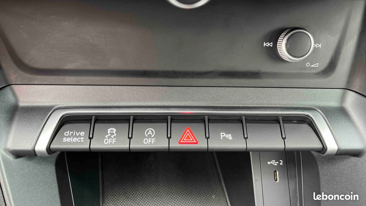 AUDI Q3 35 TDI 150 ch S tronic 7 S line (image 21)