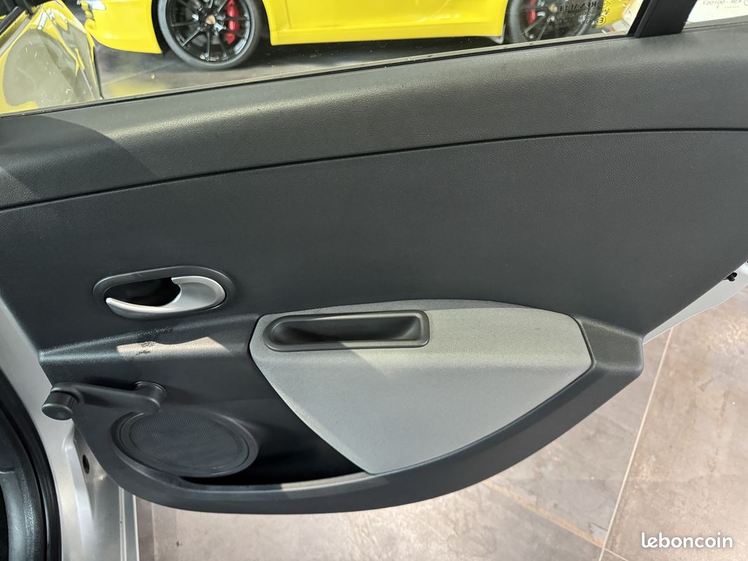 Renault CLIO III 1.2 16V 75CH 5P 30 800 KM 1 ERE MAIN PLB AUTO (image 15)