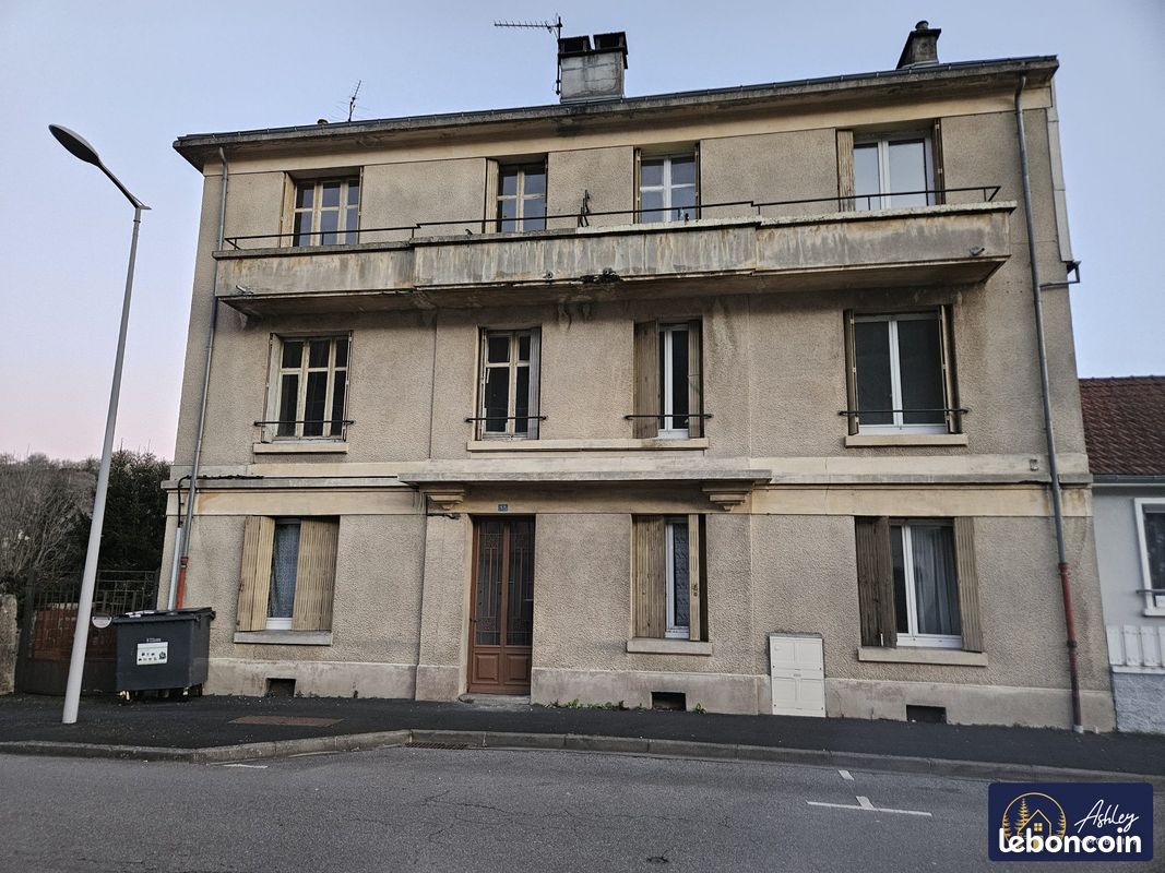 Immeuble 288 m² · à Bort-les-Orgues · 288 m² · 58 000 €