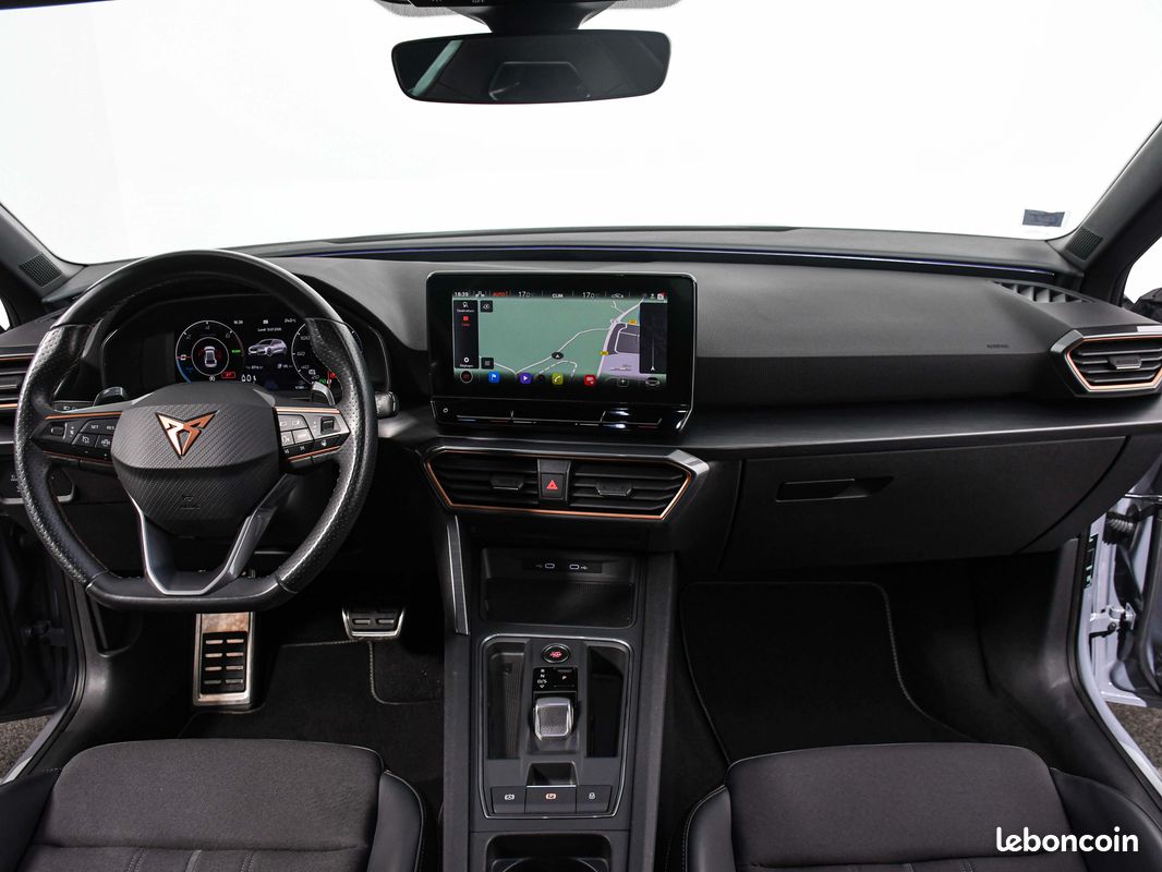 Cupra LEON 1.4 E-HYBRID 245 CV TYPE VZ GPS BLUETOOTH CARPLAY CAMERA LANE ASSIST FRONT ASSIST ECLAIRAGE AMBIANCE JANTES 18 (image 4)