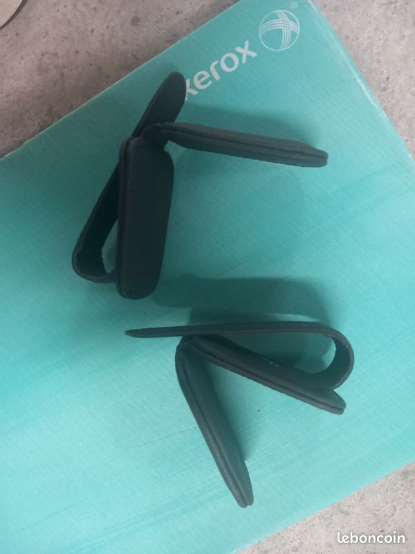 2 pièces Gadget Voiture Porte Lunettes pour Voiture en cuir - NEUF (image 3)
