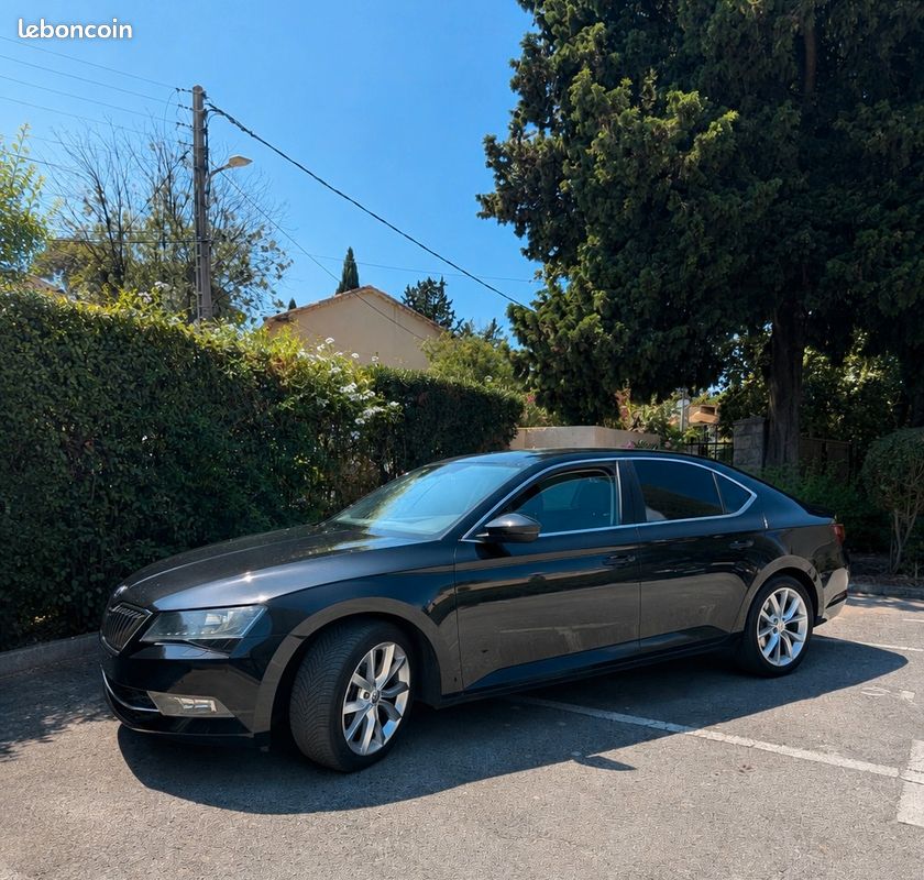 Skoda Superb 2.0 TDI 190 DSG – 2015 – Très bien équipée – Entretien récent (image 1)