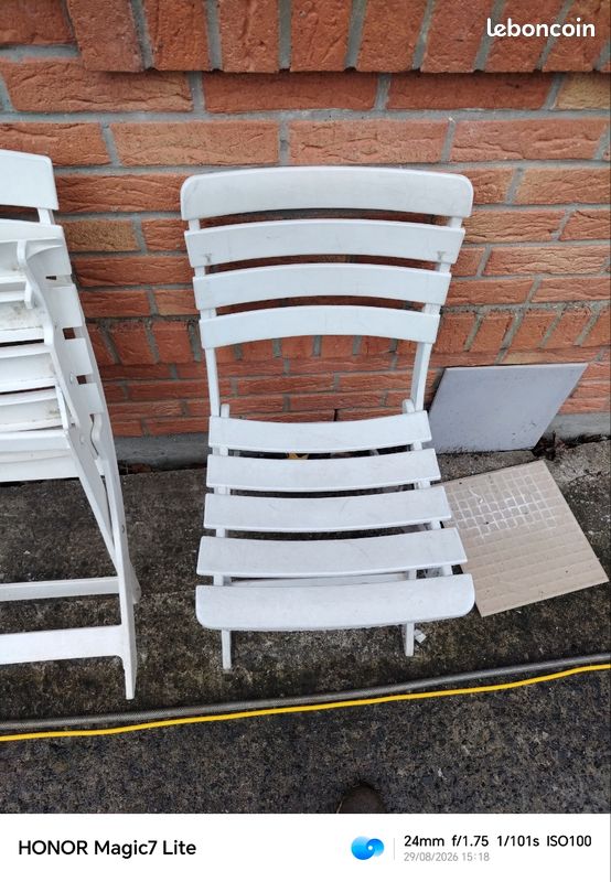 Chaise de jardin blanche (image 1)