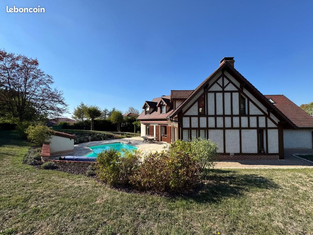 Maison 6 pièces 248 m² · à Ceyzériat · 248 m² · 530 000 €