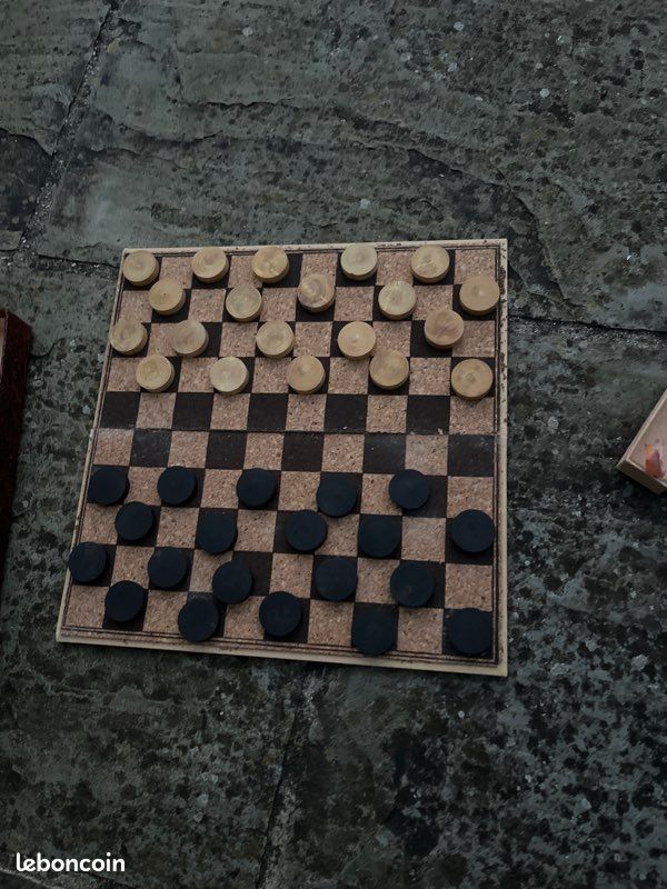 ANCIEN JEU DE dames / Echecs en bois de bistrot EUR 22,00 - FR