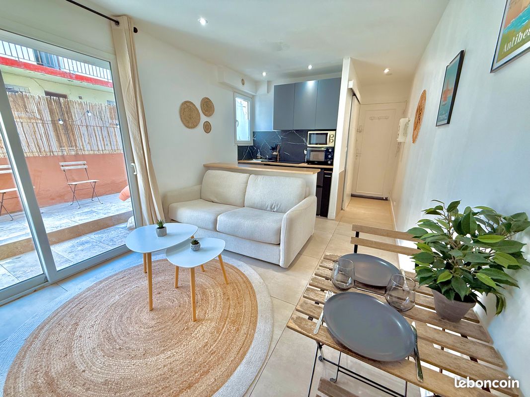 Appartement 1 pièce 18 m² · à Antibes · 18 m² · 800 €