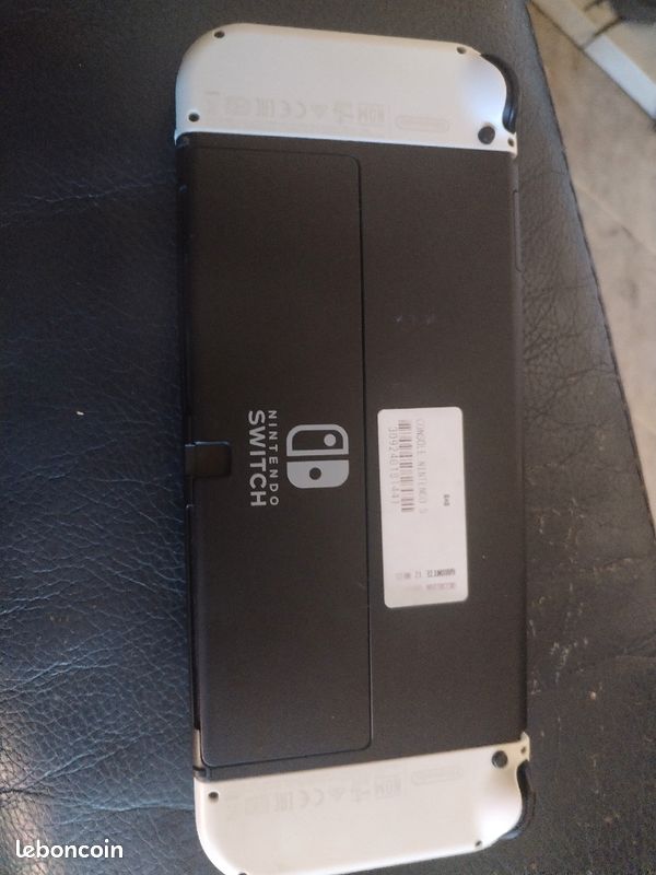 Nintendo Switch OLED comme neuve (image 2)
