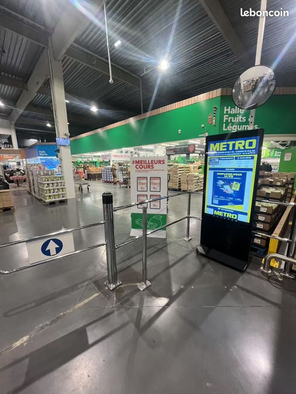 Totem Publicitaire Numérique ADVUE - Écran Tactile 49 Pouces Autonome - Pour Magasins, Restaurants, Hôtels