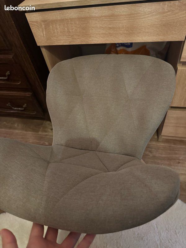 Bureau moderne avec chaise (image 2)