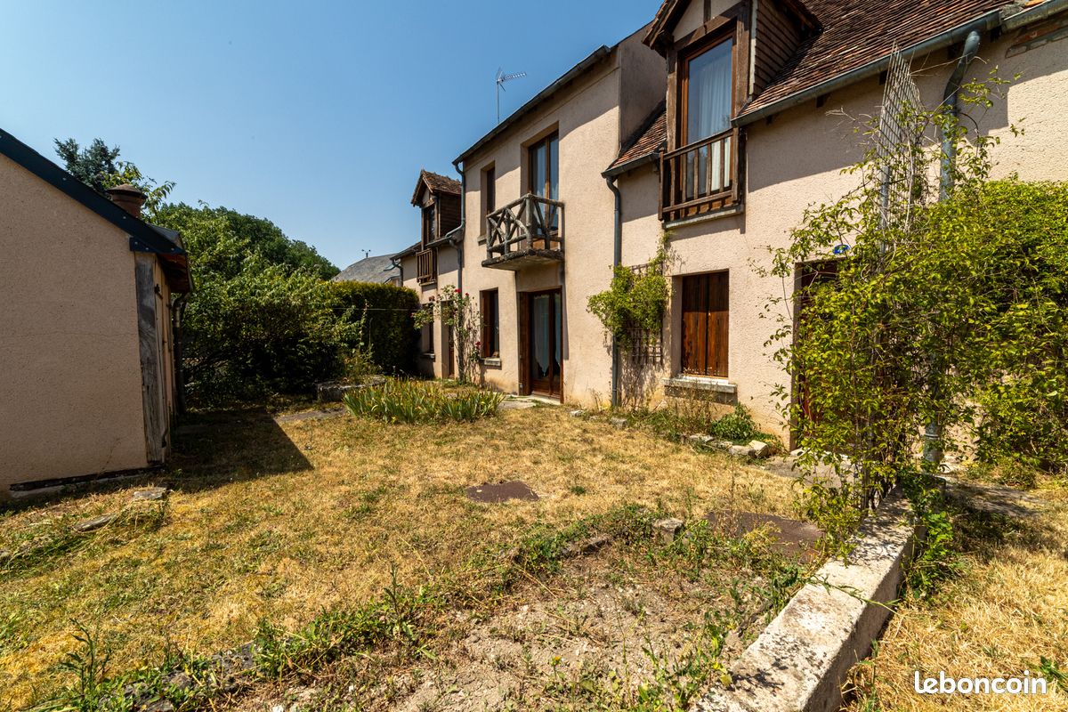 Maison 6 pièces 127 m² · à Chârost · 127 m² · 81 000 €