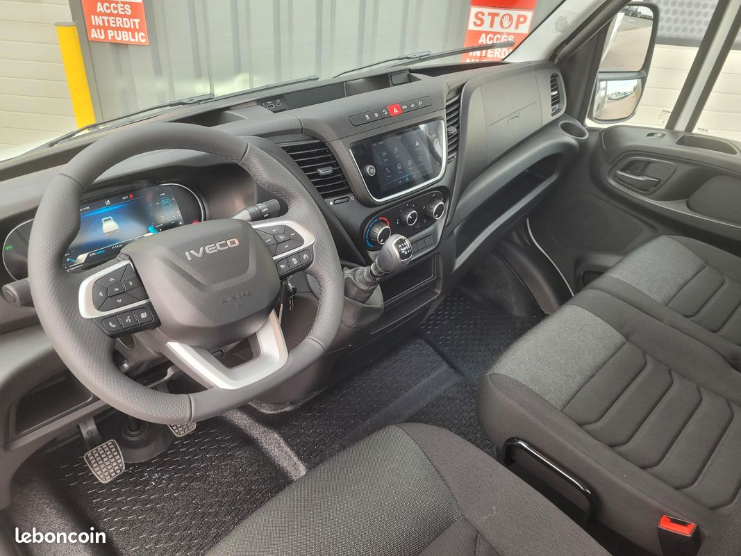 IVECO DAILY CCB 35C16 H3.0 PACK COMFORT SIMPLE CABINE 03 PLACES PLATEAU ALUMINIUM 5,17 MÈTRES comme NEUF + SUSPENSION RENFORCÉE 13 LAMES + MOTEUR 3 LITRES + CAMÉRA DE RECUL ( Prix de Vente 53 990 HT ) (image 6)