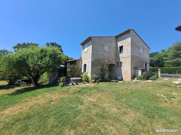 Villa 8 pièces 141 m²
