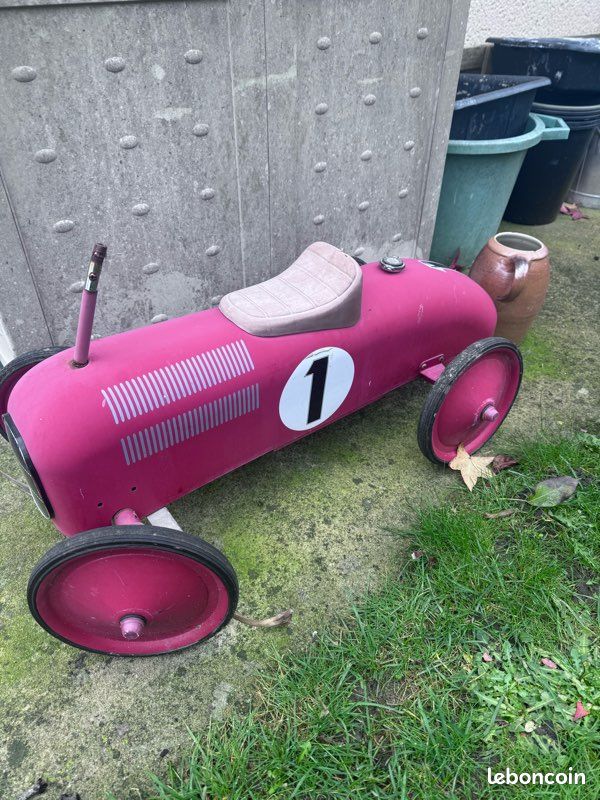 Voiture vintage enfant rouge (image 1)