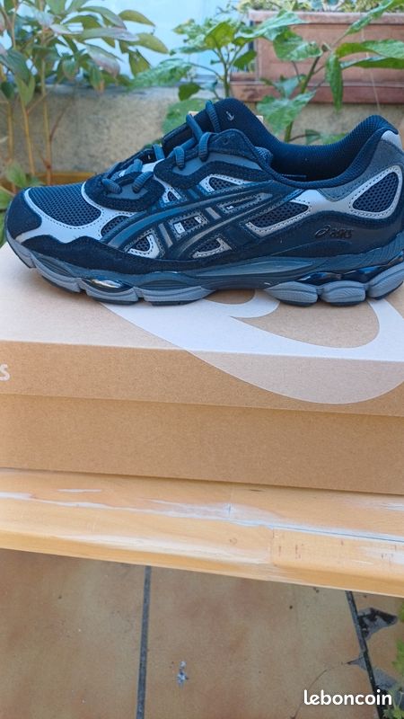 Asics (image 1)