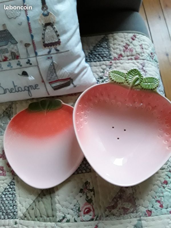 🍓🍓 Bel et grand Égouttoir Vintage, passoire, à fruits et son assiette en forme de fraise/ Barbotine (image 5)