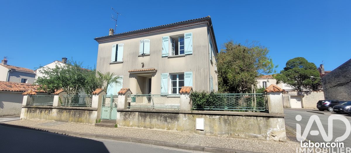 Maison 7 pièces 145 m² · à Saint-Jean-d'Angély · 145 m² · 175 000 €