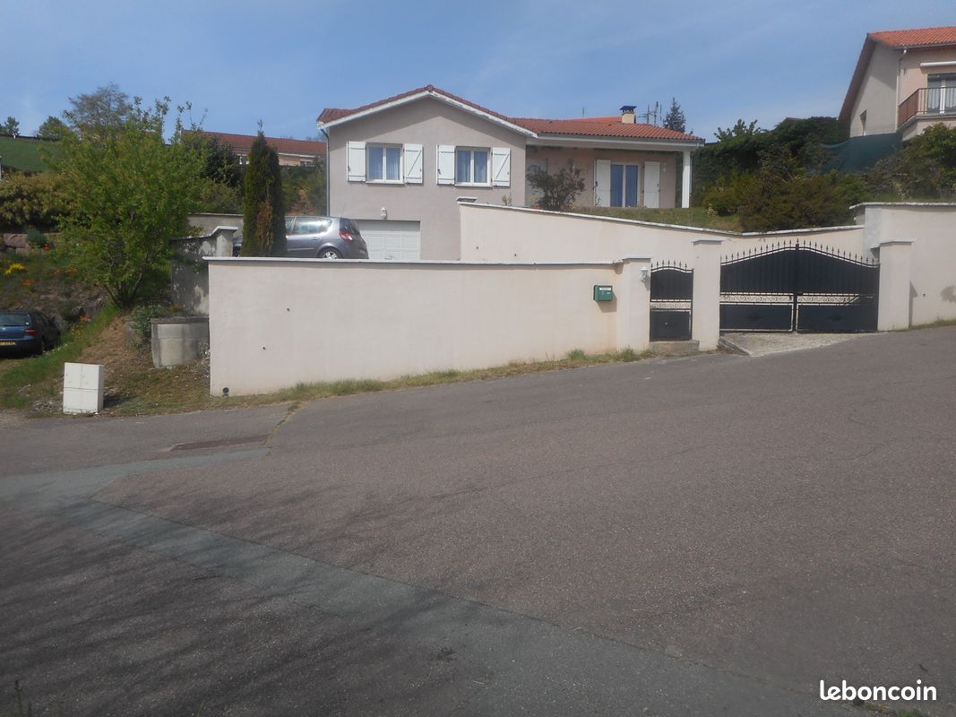 Maison 5 pièces 100 m² · à Saint-Jean-la-Bussière · 100 m² · 229 000 €