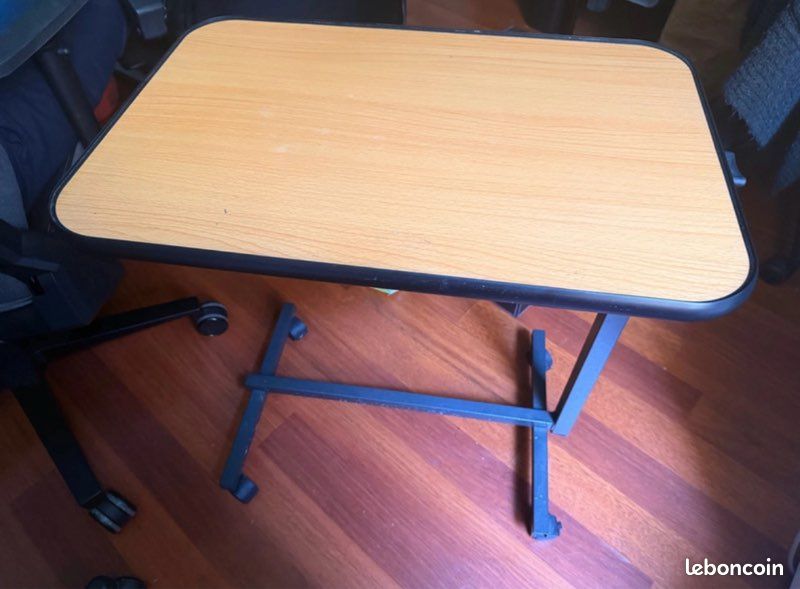 Table d'appoint réglable sur roulettes - Plateau bois clair 60x40 cm (image 1)