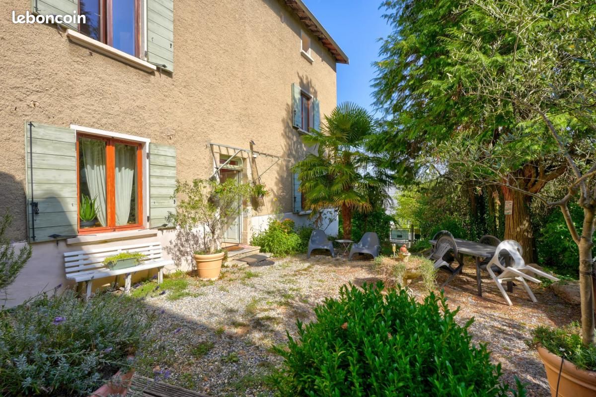 Maison 10 pièces 210 m² · à Chaponost · 210 m² · 885 000 €