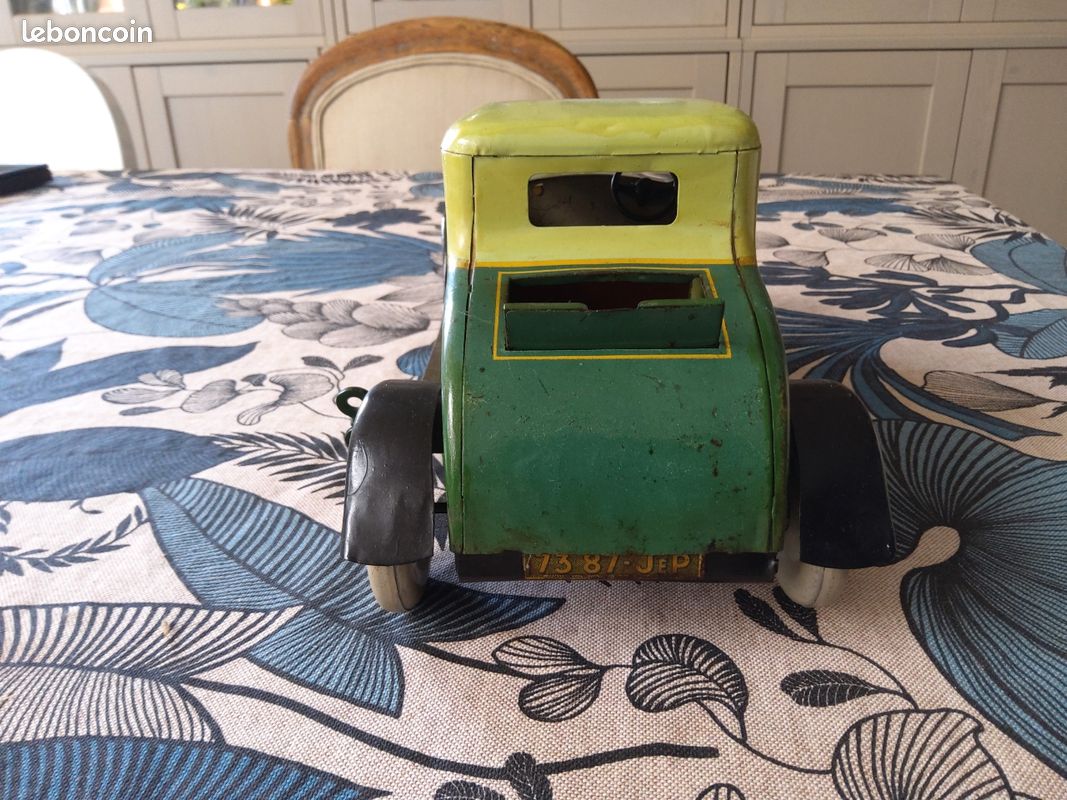 Toyota Vitz en très bon état à Djibouti