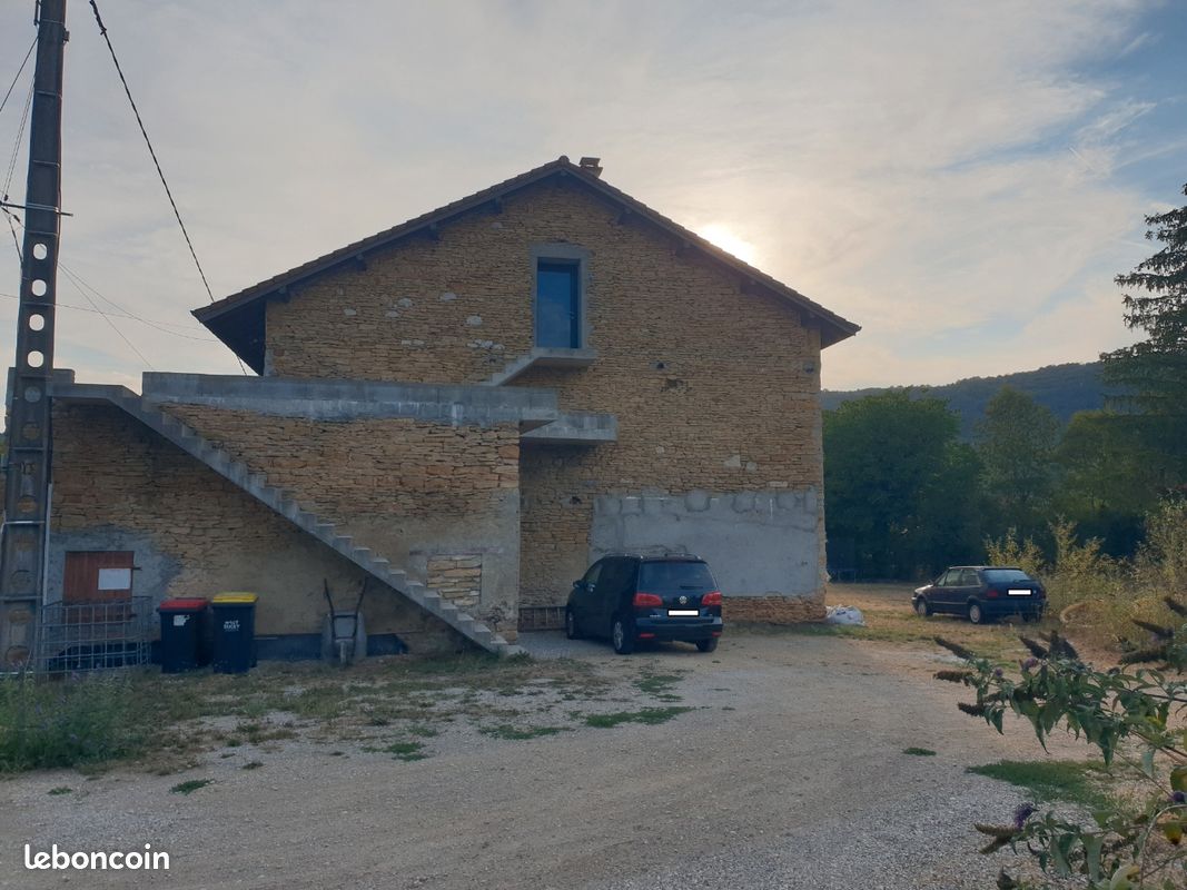 Maison en pierre avec gros potentiel (image 1)