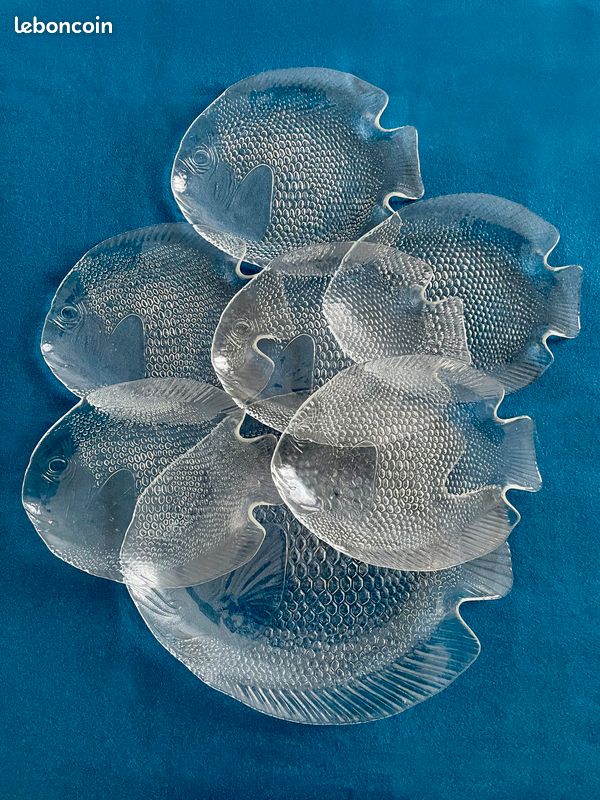 Plateau/plat rond en verre pressé en forme de poisson - France