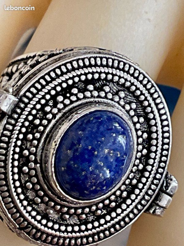 Hermès. Châle en soie et cachemire Séquences.... - Lot 80