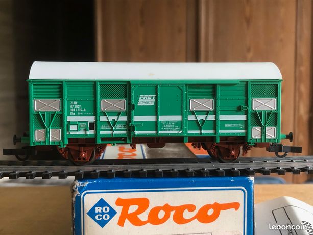 GEGE WAGON COUVERT QUATRE PORTES A BOGIES HO SANS BOITE