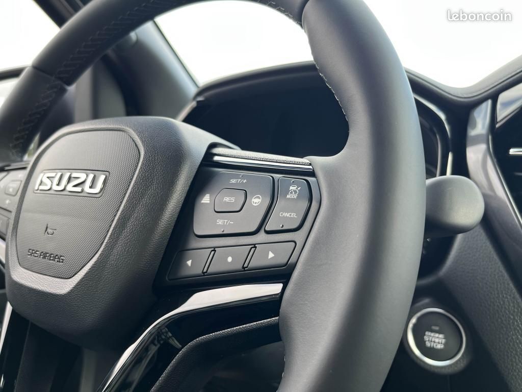 ISUZU D-MAX NOUVEAU * 39 158 HT *SPACE CABINE 2.2L D NITRO SPORT BVA8 4x4 PICK UP 2026 (image 9)