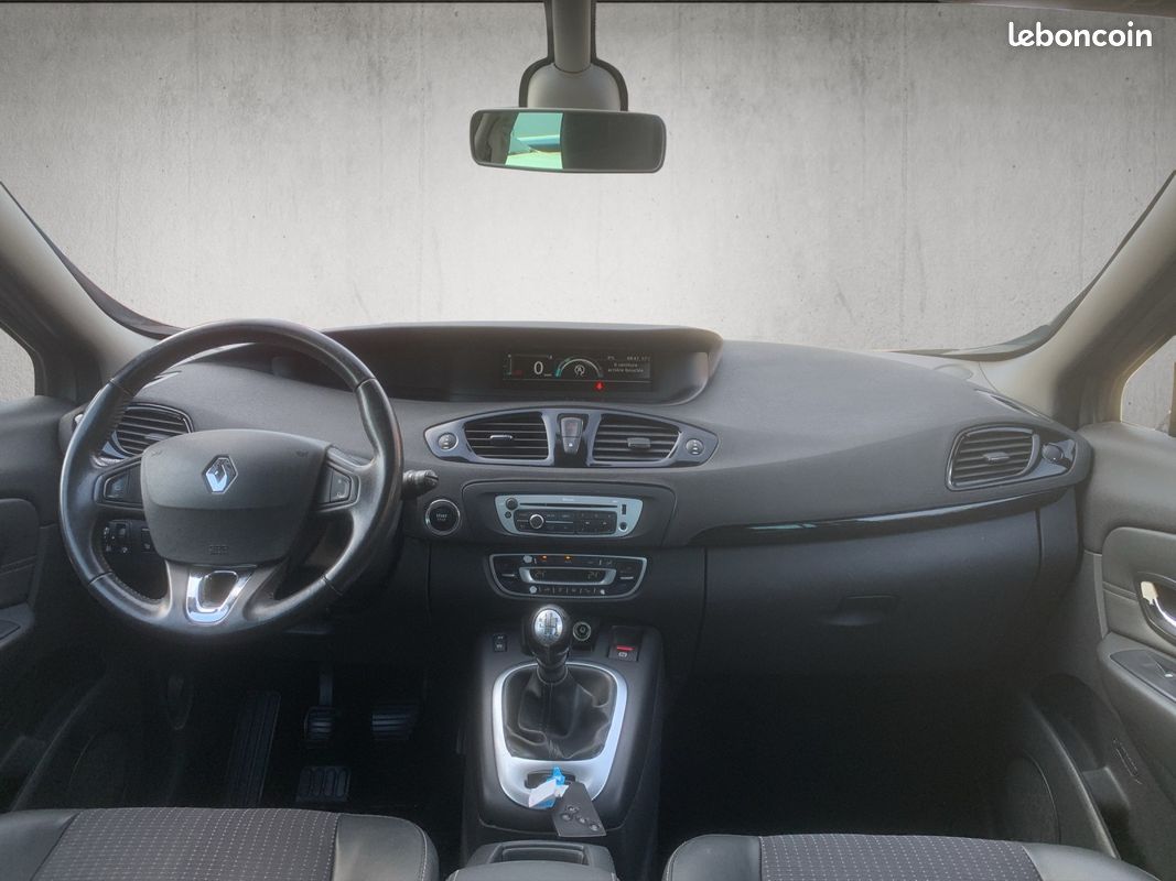RENAULT SCENIC III dCi 110 Energy eco2 Bose Edition (image 13)