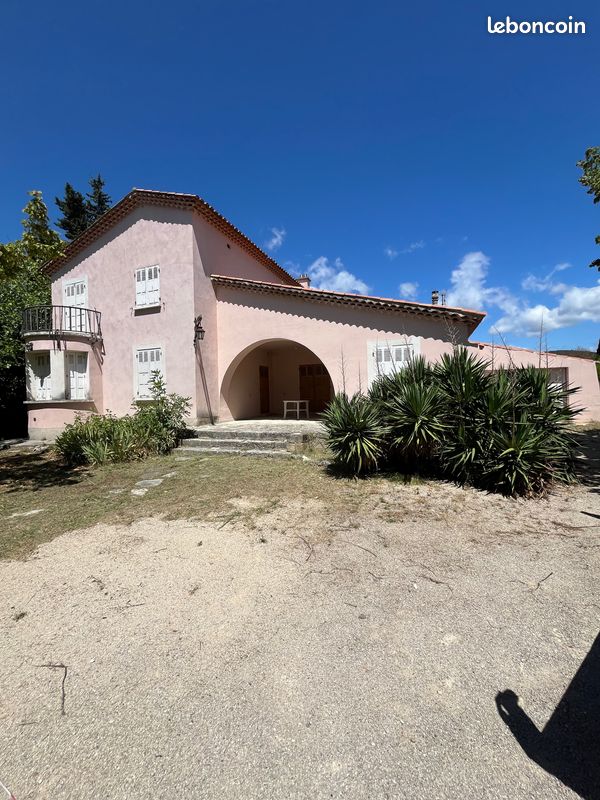 Maison 9 pièces 135 m² · à Caromb · 135 m² · 235 000 €