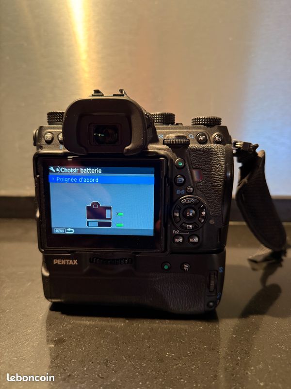 PENTAX K-1 NU avec poignée Grip D-BG6 et plein d'accessoires d'origine (image 8)