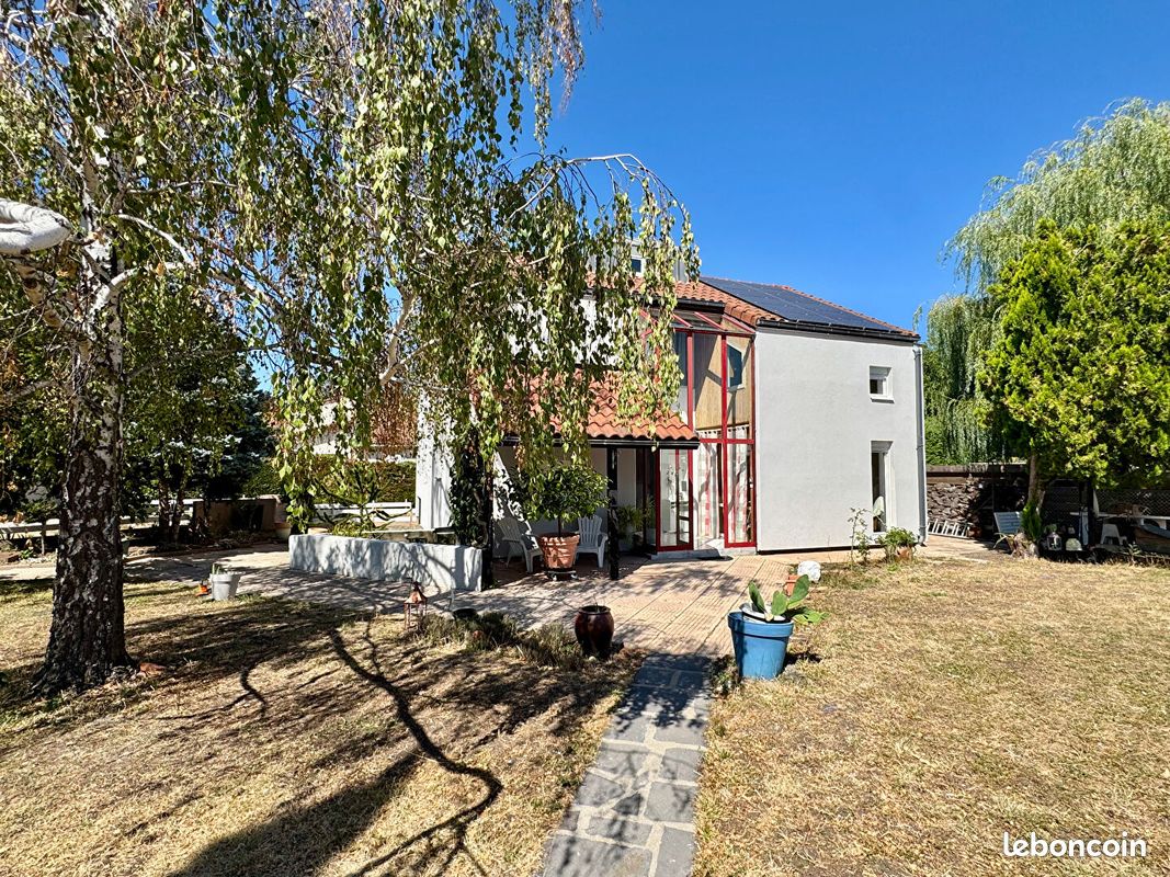 Maison 8 pièces 190 m² · à Pérignat-sur-Allier · 190 m² · 399 000 €