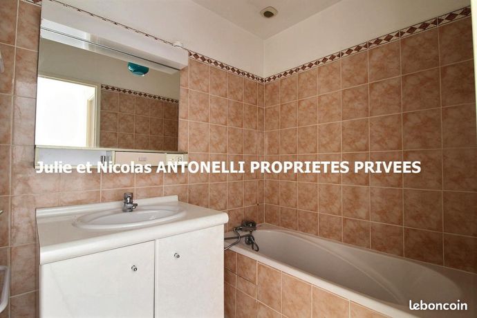 https://img.leboncoin.fr/api/v1/lbcpb1/images/c1/67/51/c16751955770faafc4ace84dee70bcd9e5554d5a.jpg?rule=ad-image