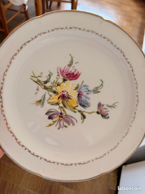 Service ancien porcelaine C.G. Limoges – 4 assiettes + soupière + plat (image 4)