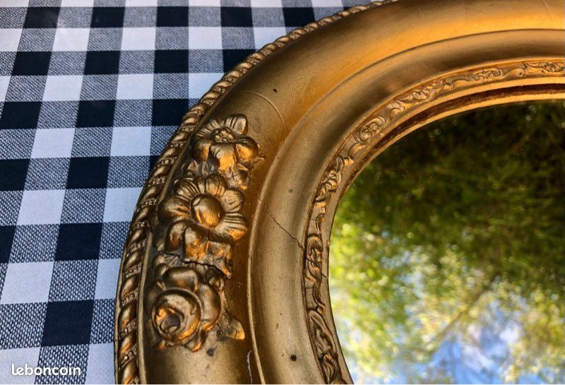 Ancien Miroir Ovale en Bois Sculpté Doré (image 17)