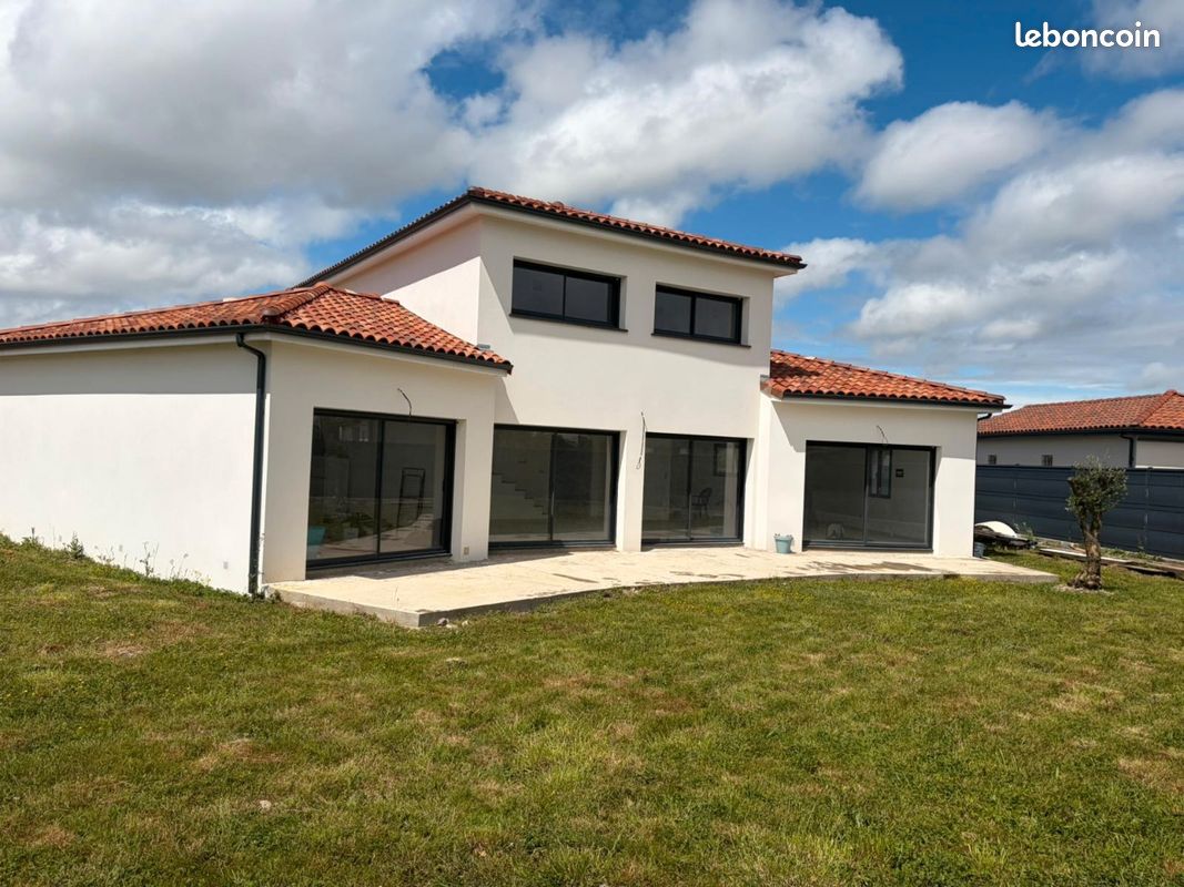 Maison 7 pièces 215 m² · à La Tour-du-Crieu · 215 m² · 520 000 €