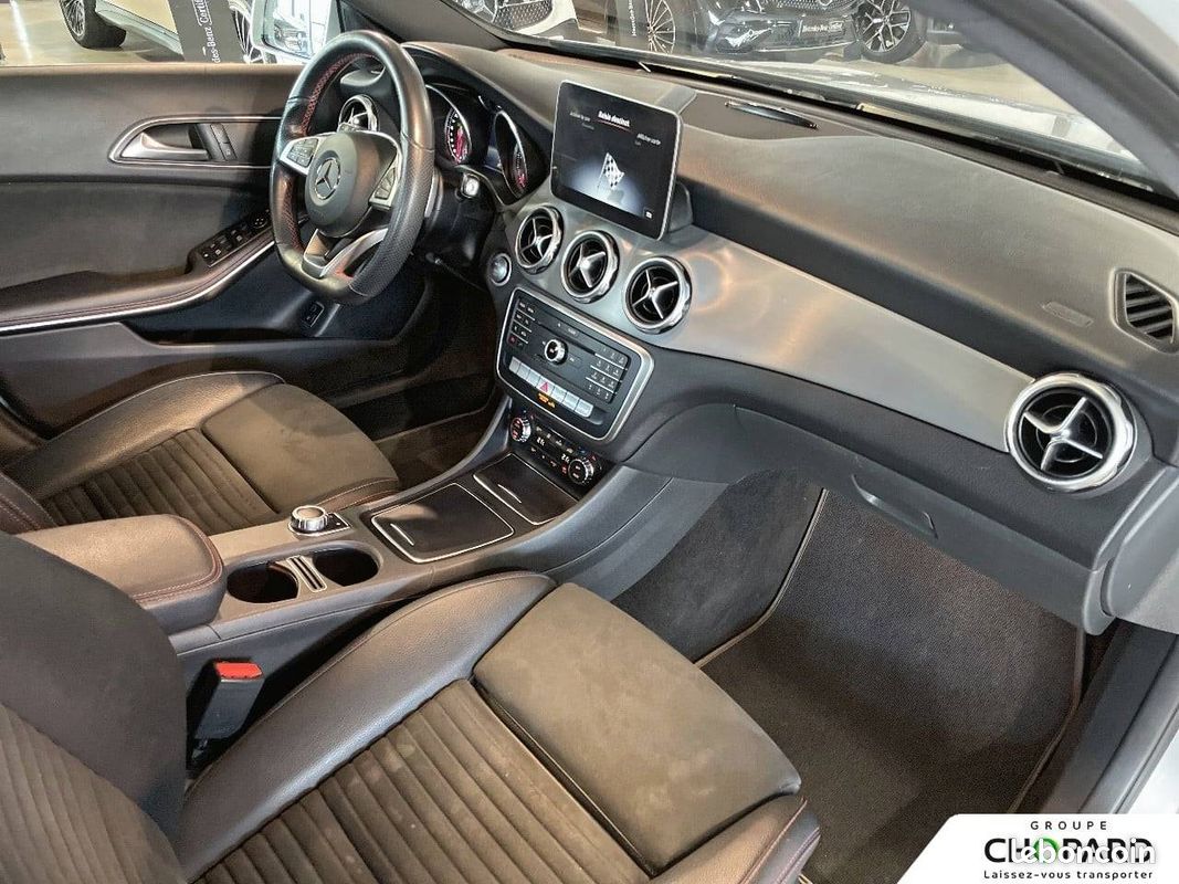 MERCEDES GLA 200 d 7-G DCT Fascination (image 12)