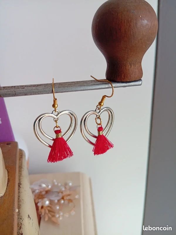 Boucles d'oreilles pompon et coeur (image 2)