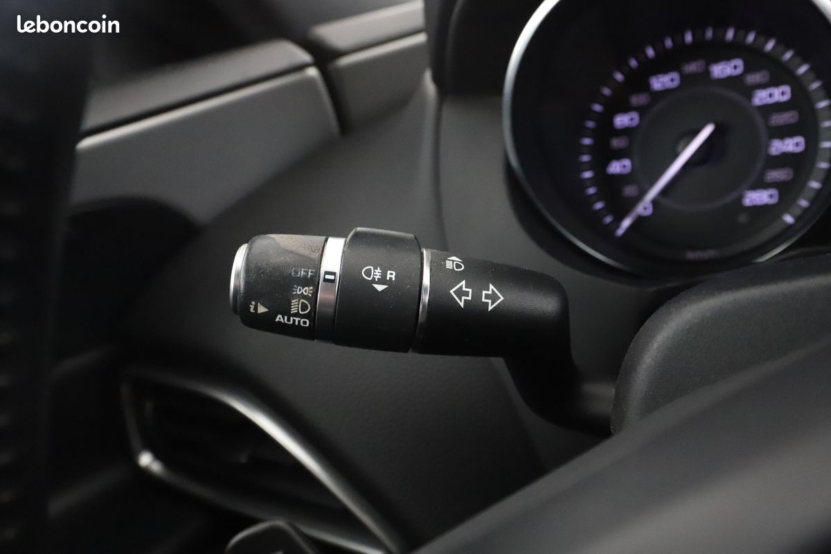 Jaguar XE 2.0d Prestige Auto 180 ch (image 24)