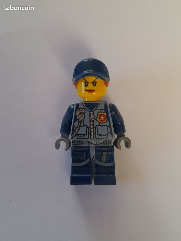 Figurine LEGO City policiere (image 1)