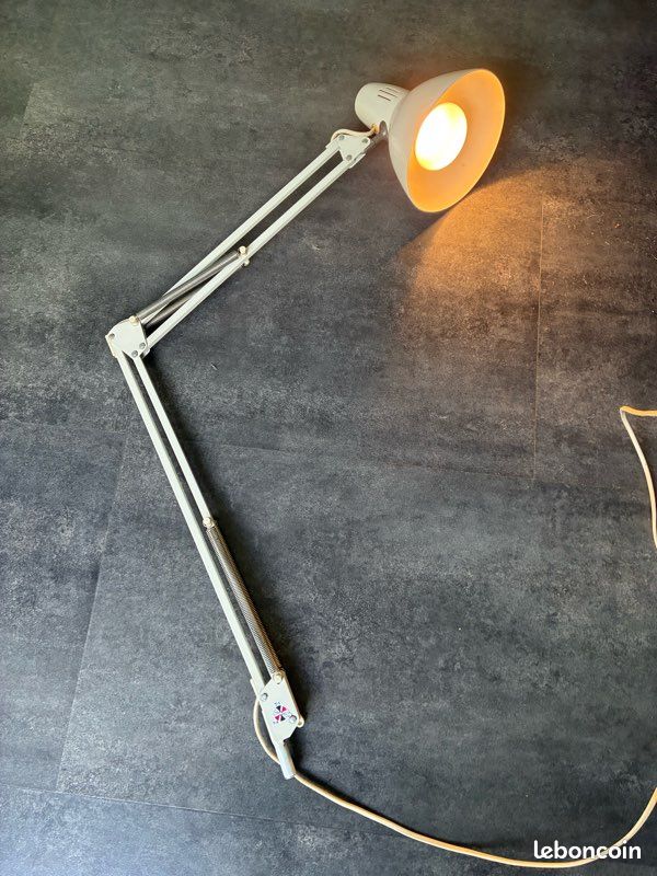 Lampe d’architecte (image 1)